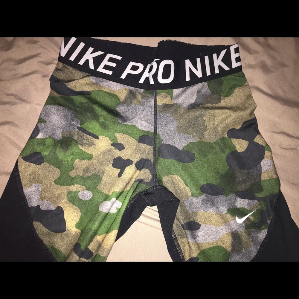 **2/$20**Nike Pro camo leggings